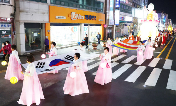 연등행렬