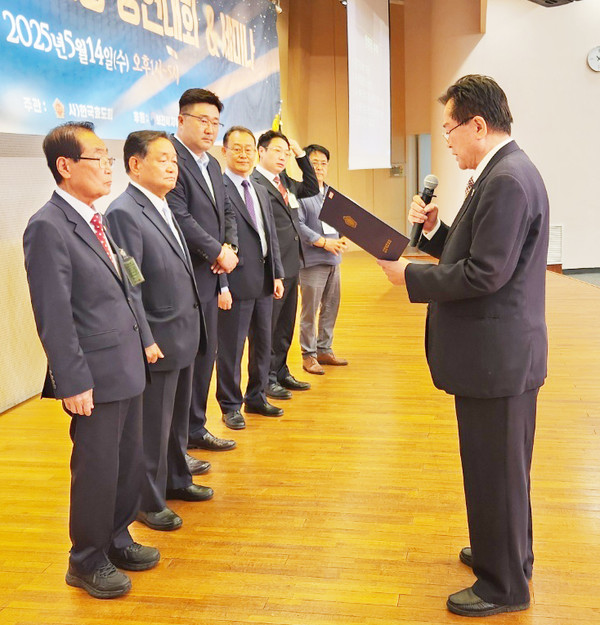 왼쪽 두번째 마삼섭 회장